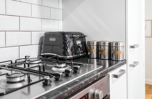 Waterloo Apartment | Central Gem in Waterloo, London