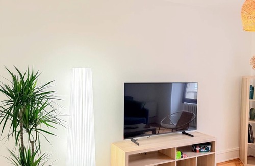 Plainpalais Apartment | Central Geneva Apartment - Walk to Old Town & Lake