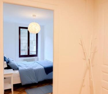 Plainpalais Apartment | Central Geneva Cozy Apartment