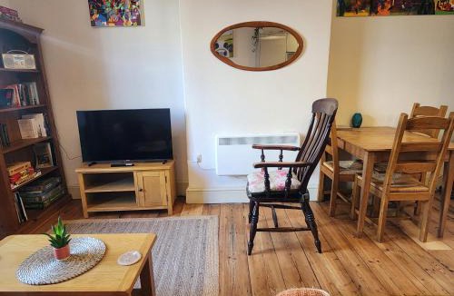 Gloucester Apartment | Central Gloucester Self-Catering Flat - A Hidden Gem