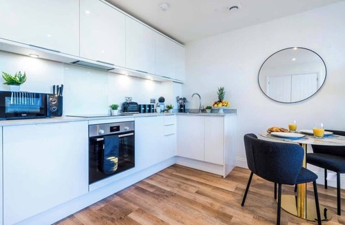 Gravesend Apartment | Central Gravesend 1BR | Kitchen +Wi-Fi | Sleeps 2