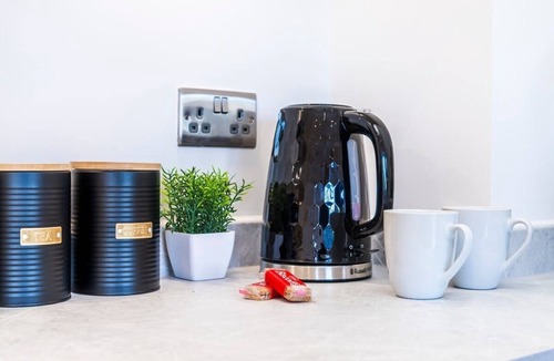 Gravesend Apartment | Central Gravesend 1BR | Kitchen +Wi-Fi | Sleeps 2