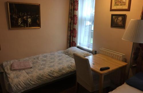 Greenwich West House | Central Greenwich guest rooms