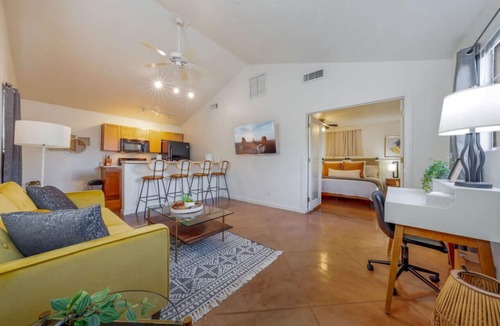 Blenman-Elm House | Central/Guesthouse/Fenced/Cozy/1 BR & 1 BA