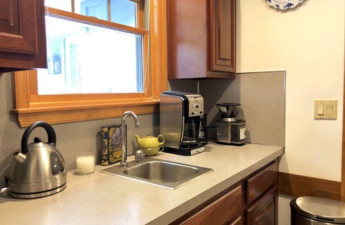 Pocono Pines House | ⭐Central heat/AC ⭐ WiFi ⭐ Near pool, lake, beach!⭐