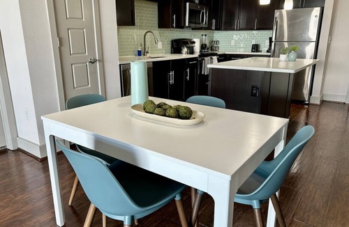 Washington Ave./ Memorial Park Apartment | Central Heights functional 2/2 Long-term Condo