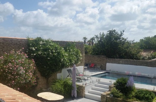 Les Portes-en-Re House | Central House with Terrace and Pool