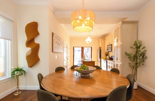 Victorian Village House | Central house location! Private yard w/Firepit, BBQ, 3 Kings, 75" TV, Parking