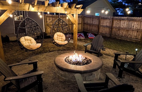Victorian Village House | Central house location! Private yard w/Firepit, BBQ, 3 Kings, 75" TV, Parking
