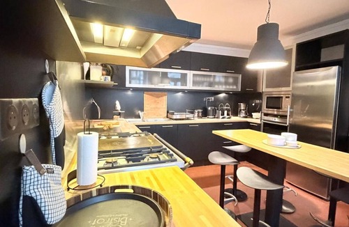 Le Mans Cottage | Central house with parking - 15 guests.