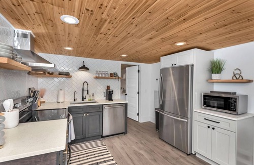 Huntsville House | Central HSV Mid Century Modern Apartment - Downtown/Medical District