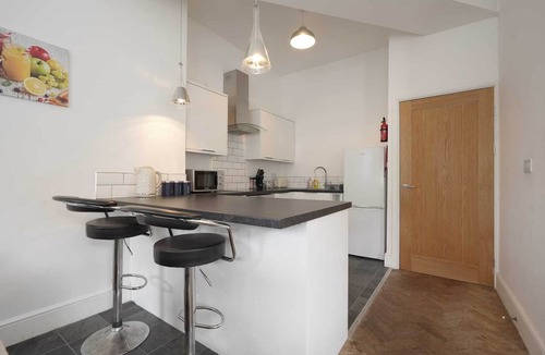 Hull Old Town Apartment | Central Hull Stay Self Check-Inn 5 min Station