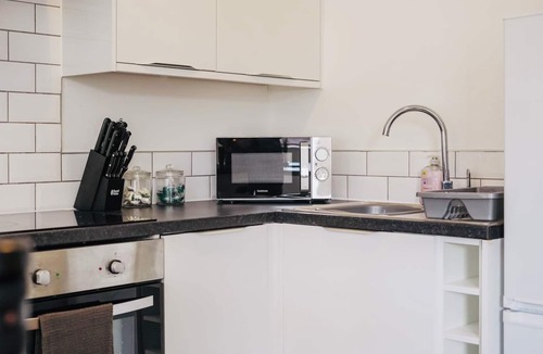 Hull Old Town Apartment | Central Hull Stay Self Check-Inn 5 min Station