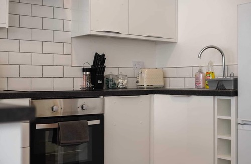 Hull Old Town Apartment | Central Hull Stay Self Check-Inn 5 min Station