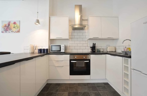 Hull Old Town Apartment | Central Hull Stay Self Check-Inn 5 min Station