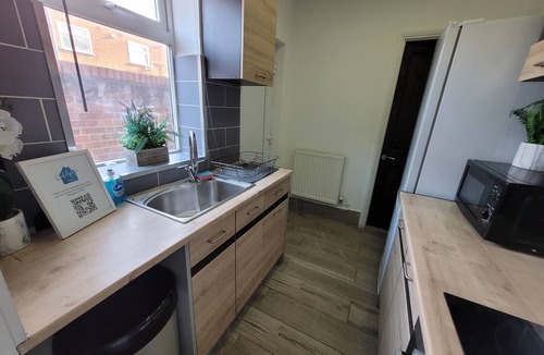 Ipswich House | Central Ipswich Stay: 2-Bed, Courtyard Garden & Work-Friendly