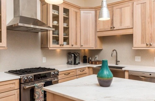 Harleston Village Apartment | Central King St Condo: Private Balcony, Full Kitchen & Comfort for 6 Guests