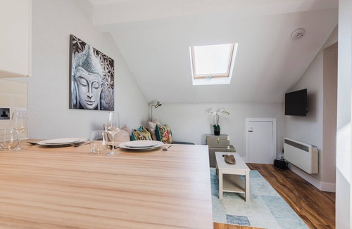 Knutsford Apartment | Central Knutsford Loft Apartment