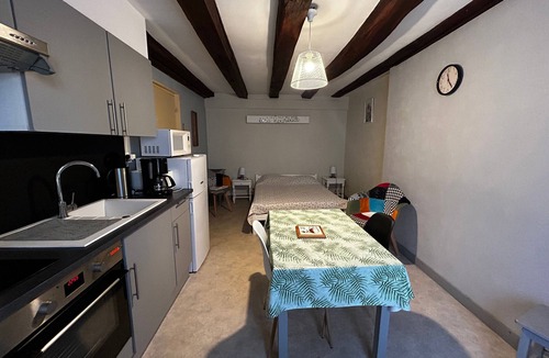 La Roche-Posay Apartment | Central La Roche-Posay studio, Wifi, free parking