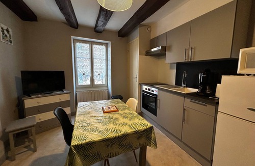 La Roche-Posay Apartment | Central La Roche-Posay studio, Wifi, free parking