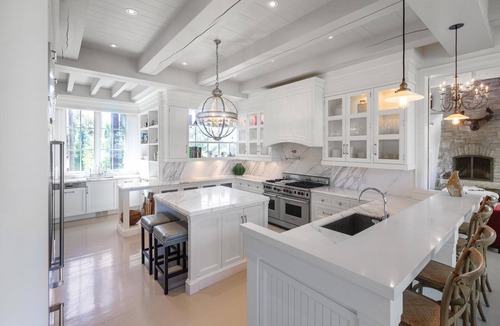 Muskoka Lakes Cottage | Central Lake Joe! Ultra Chic! 7 Bdrm! Beach! 1400sqft Party Dock! Sauna!