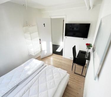 Aalborg Municipality House | Central Large Double Room with free parking