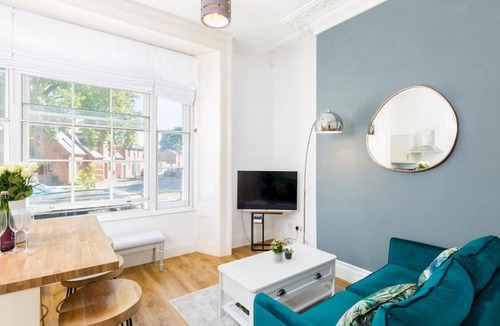 Leamington Spa Apartment | Central Leamington Spa 2 Bed Flat with Parking - Pass the Keys