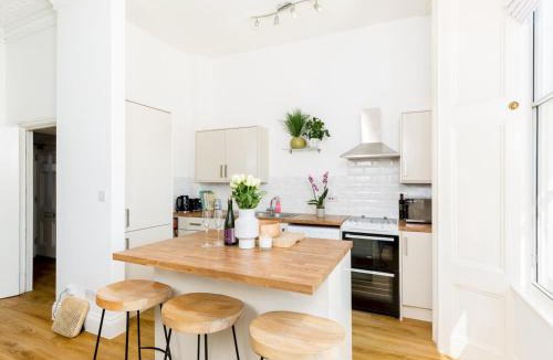 Leamington Spa Apartment | Central Leamington Spa 2 Bed Flat with Parking - Pass the Keys