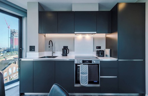 Holbeck Apartment | Central Leeds City Centre 2BR Apt, 7th-Floor Views