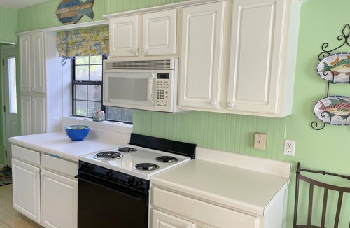 Demere Park Cottage | Central location to EVERYTHING! Fenced private use pool!