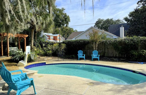 Demere Park Cottage | Central location to EVERYTHING! Fenced private use pool!
