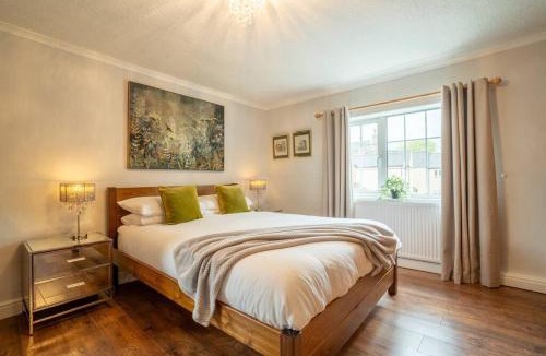 Ashby-de-la-Zouch Apartment | Central location, 3 BR, 3 Bath, sleeps 6, fast wifi