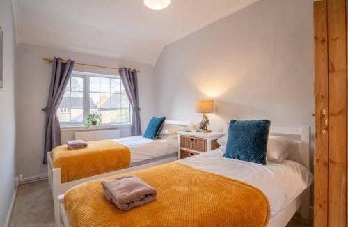 Ashby-de-la-Zouch Apartment | Central location, 3 BR, 3 Bath, sleeps 6, fast wifi