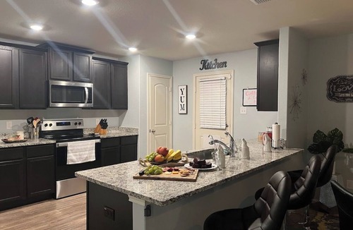 Medina Valley House | Central Location 3BR/2.5BA Near Lackland AFB, SeaWorld, Six Flags & Downtown
