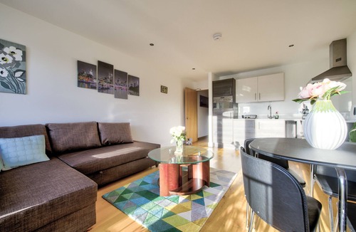 West End House | ✔Central Location ✔Bus Stop ✔Free Parking ✔WiFi