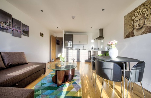 West End House | ✔Central Location ✔Bus Stop ✔Free Parking ✔WiFi