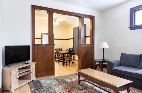 Superior House | Central Location! Cozy 4BR + Backyard | Smart TV
