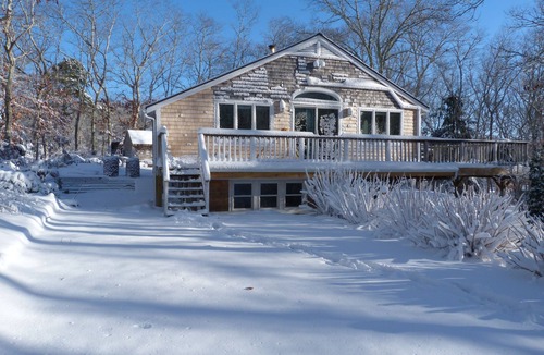 Vineyard Haven Apartment | Central location for your vacation