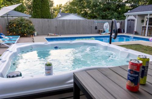 Normal House | Central location Hot Tub Heated Pool Digital Game Table