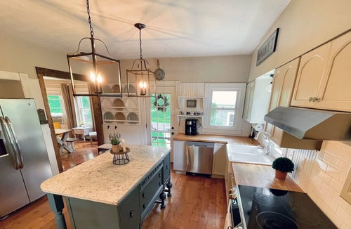 Elmira House | Central Location - HOT TUB, close to lakes, wineries, Corning, Watkins Glen