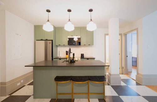 Shaughnessy Village Apartment | Central location in Montreal with parking