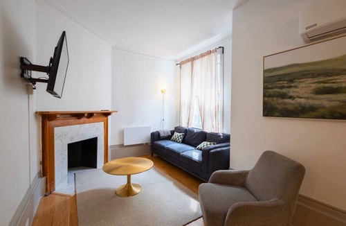Shaughnessy Village Apartment | Central location in Montreal with parking