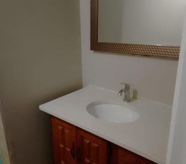 Kitchener House | Central Location New Year Stay- Free Parking & Fast Wifi