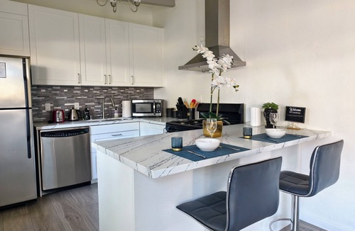 Broadway - Palmhaven House | Central Location + Parking + AC + Kitchen + Wi-Fi 6