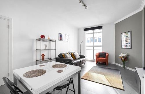 Westminster Apartment | Central location, perfect for attractions & West End