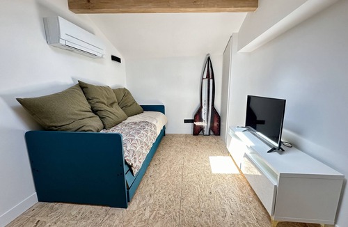 Manosque Apartment | Central Loft with Parking