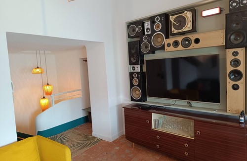 Manosque Apartment | Central Loft with Parking