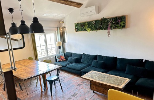 Manosque Apartment | Central Loft with Parking