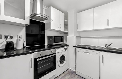 Surrey Docks Apartment | Central london flat with River views & Balcony