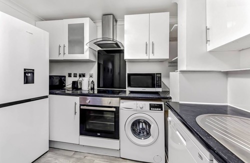 Surrey Docks Apartment | Central london flat with River views & Balcony